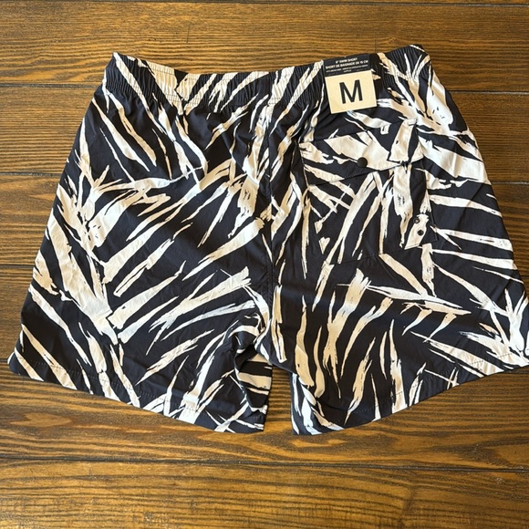 GAP 6” Swim Short - Size M - Picture 2 of 5